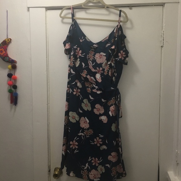 City Chic lulu floral wrap sz XL/22 & XXL/24 - Picture 4 of 8